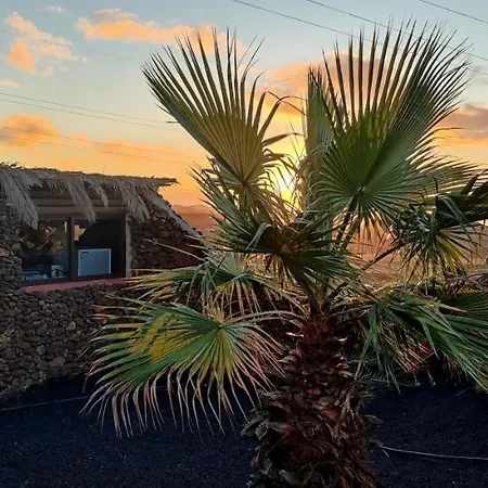 Gemuetliche Holzjurte La Asomada Lanzarote * Tías